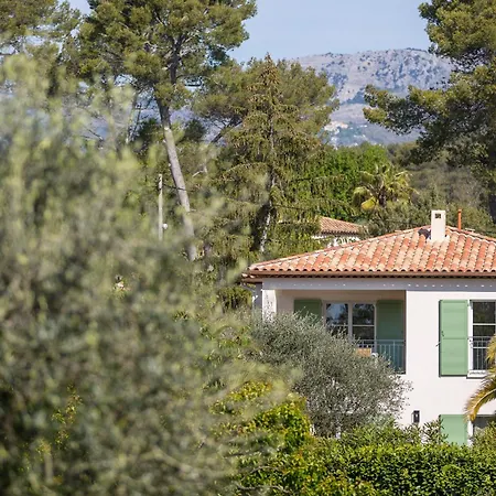 Luxurious And Spacious In The Heart Of The Cote D'azur Roquefort-les-Pins